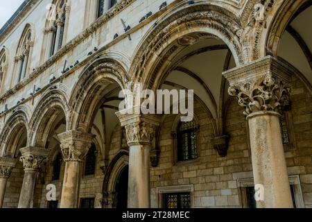 Particolare dell'architettura del Palazzo del Rettore, un palazzo che serviva come sede del Rettore della Repubblica di Ragusa tra il XIV secolo Foto Stock