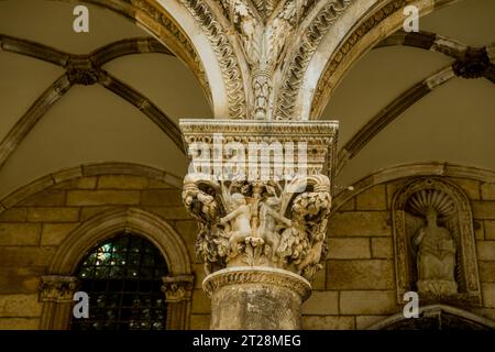 Particolare di una capitale presso il Palazzo del Rettore, un palazzo che serviva come sede del Rettore della Repubblica di Ragusa tra il XIV secolo Foto Stock