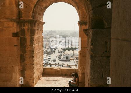 Trafficate strade tunisine - Vista da El Jem Foto Stock