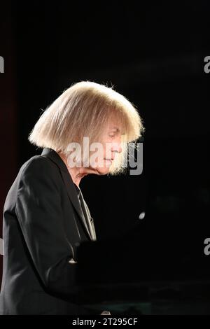 Cracovia, Polonia - 3 novembre 2015: Carla Bley Trios suona musica dal vivo al Cracow Jazz All Souls Day Festival di Cracovia. Polonia Foto Stock