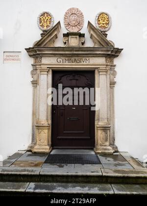 Portale d'ingresso, ex collegio gesuita, scuola di grammatica, città vecchia, Passau, Baviera, Germania Foto Stock