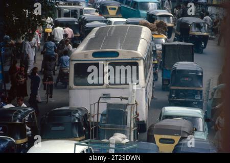 Mumbai City Vehicular Traffic on Road, India. Foto Stock