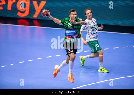 Nasice, Croazia. 17 ottobre 2023. Manuel Stlek di RK Nexe in azione durante il match a gironi della EHF European League tra RK Nexe e Skjern Handbold a OS Kralja Tomislava il 17 ottobre 2023 a Nasice, Croazia. Foto: Borna Jaksic/PIXSELL credito: Pixsell/Alamy Live News Foto Stock