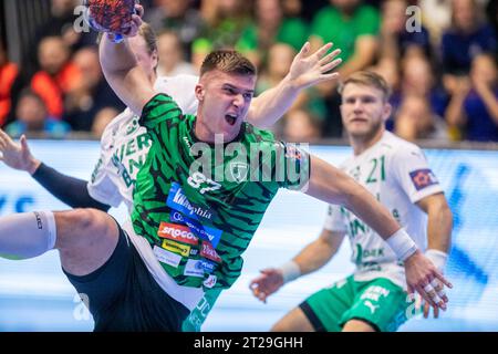 Nasice, Croazia. 17 ottobre 2023. Gianfranco Pribetic di RK Nexe in azione durante il match a gironi della EHF European League tra RK Nexe e Skjern Handbold a OS Kralja Tomislava il 17 ottobre 2023 a Nasice, Croazia. Foto: Borna Jaksic/PIXSELL credito: Pixsell/Alamy Live News Foto Stock