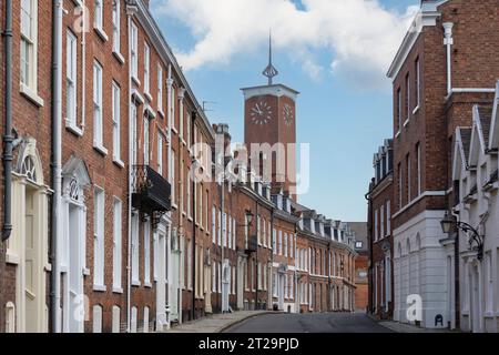 Shrewsbury Shropshire regno unito 10, ottobre 2023 tipica strada a Shrewsbury Town con finestre e porte georgiane. Foto Stock