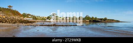 Traeth Bychan, una piccola spiaggia sabbiosa sulla costa orientale di Anglesey, Galles del Nord. Foto Stock