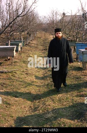 Contea di Ialomita, Romania, 2000. Monaco al monastero di Balaciu. Foto Stock