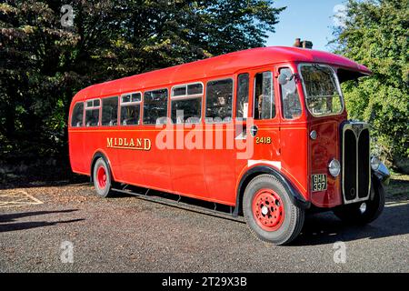 1940s Birmingham and Midland Motor Omnibus Company (BMMO) SOS Vintage War Time Bus Transport. Inghilterra Regno Unito Foto Stock