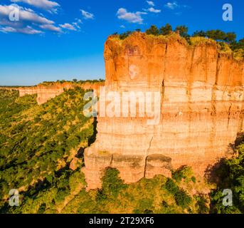 Immagini aeree delle scogliere Chilojo dello Zimbabwe nel Parco Nazionale di Gonarezhou. Foto Stock