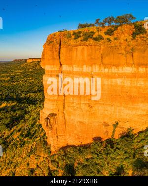 Immagini aeree delle scogliere Chilojo dello Zimbabwe nel Parco Nazionale di Gonarezhou. Foto Stock