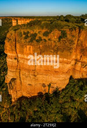 Immagini aeree delle scogliere Chilojo dello Zimbabwe nel Parco Nazionale di Gonarezhou. Foto Stock