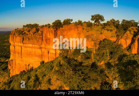 Immagini aeree delle scogliere Chilojo dello Zimbabwe nel Parco Nazionale di Gonarezhou. Foto Stock