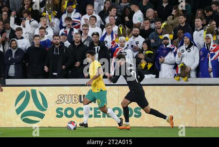 Massimo Luongo dell'Australia e città di Ipswich. - Australia contro nuova Zelanda, International Friendly Match, Gtech Community Stadium, Brentford, Londra, Regno Unito - 17 ottobre 2023. Solo per uso editoriale - si applicano le restrizioni DataCo Foto Stock