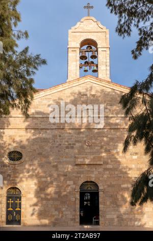 Facciata della storica St George Church a Madaba, Giordania Foto Stock