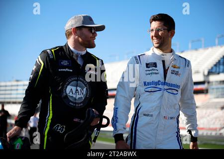 Concord, NC, USA. 7 ottobre 2023. Il driver della NASCAR Cup Xfinity Jordan Taylor (11) si mette in pista per la prova del Drive for the cure 250 presentato dalla BCBS al Charlotte Motor Speedway di Concord NC. (Immagine di credito: © Stephen A Arce Grindstone Media/ASP) SOLO USO EDITORIALE! Non per USO commerciale! Foto Stock