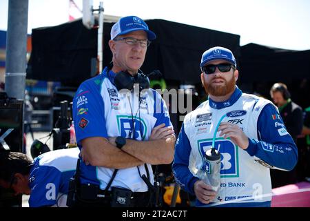 Concord, NC, USA. 7 ottobre 2023. Chris Buescher (17), pilota della NASCAR Cup Series, scende in pista per allenarsi per la Bank of Amercia ROVAL 400 presso la Charlotte Motor Speedway di Concord NC. (Immagine di credito: © Stephen A Arce Grindstone Media/ASP) SOLO USO EDITORIALE! Non per USO commerciale! Foto Stock