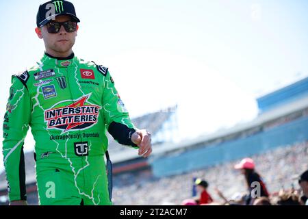Concord, NC, USA. 8 ottobre 2023. Il driver della NASCAR Cup Series Ty Gibbs (54) viene presentato per la Bank of Amercia ROVAL 400 al Charlotte Motor Speedway di Concord NC. (Immagine di credito: © Stephen A Arce Grindstone Media/ASP) SOLO USO EDITORIALE! Non per USO commerciale! Foto Stock