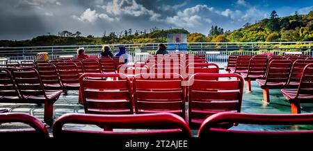 Le piogge e i forti venti seguono il traghetto da Stornoway nelle Ebridi esterne in direzione di Ullapool, Scozia Foto Stock