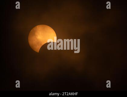 Eclissi solare parziale anulare - 14 ottobre 2023, Kanata, Ontario, Canada Foto Stock