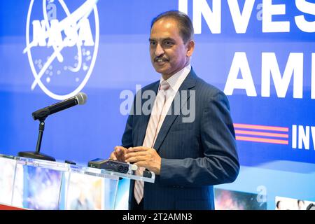 Conferenza stampa Scorecard per l'amministrazione delle piccole imprese. Ashok JHA, presidente, Adnet, fa osservazioni durante un evento che svela la 2022 Small Business Federal Procurement Scorecard, martedì 18 luglio 2023, presso il Earth Information Center presso il quartier generale della NASA Mary W. Jackson a Washington. L'Amministratore della NASA Bill Nelson e il Vice Amministratore della NASA Pam Melroy hanno ospitato Isabella Casillas Guzman, Amministratore della Small Business Administration (SBA), per l'inaugurazione della scorecard annuale che esamina come le agenzie federali si posizionano nel raggiungimento dei loro obiettivi di piccola impresa. Foto Stock