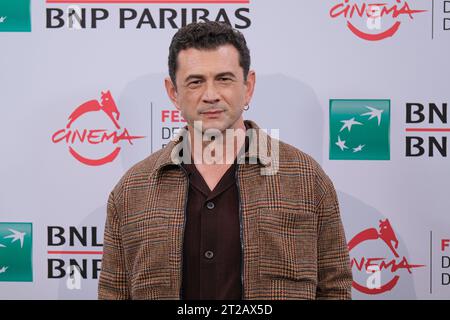 Roma, Italia. 18 ottobre 2023. Vinicio Marchioni posa per il Photo call del film "c'è ancora domani" durante il 18° Festival del Cinema di Roma in Italia. Credito: SOPA Images Limited/Alamy Live News Foto Stock