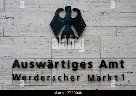 21.01.2010 Auswärtiges AMT Deutschland/ Berlin Mitte/ Werderscher Markt/ Auswärtiges AMT/ Eingangsportal/ Wand/ Fassade/ Aufschrift *** 21 01 2010 Ufficio degli Esteri Germania Mitte Werderscher Markt Ufficio degli Esteri Portale d'ingresso parete facciata iscrizione credito: Imago/Alamy Live News Foto Stock