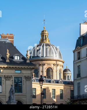 La cupola dell'Institut de France nel vi arrondissement di Parigi (Francia) Foto Stock