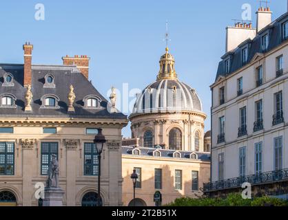 La cupola dell'Institut de France nel vi arrondissement di Parigi (Francia) Foto Stock