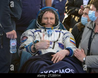 Expedition 69 Soyuz Landing. Expedition 69 il cosmonauta Roscosmos Sergey Prokopyev viene visto fuori dalla navicella spaziale Sojuz MS-23 dopo essere atterrato con il cosmonauta Roscosmos Dmitri Petelin e l'astronauta della NASA Frank Rubio in una zona remota vicino alla città di Zhezkazgan, Kazakistan, mercoledì 27 settembre 2023. Il trio sta tornando sulla Terra dopo aver registrato 371 giorni nello spazio come membri delle Expeditions 68-69 a bordo della stazione spaziale Internazionale. Per Rubio, la sua missione è il volo spaziale singolo più lungo della storia di un astronauta statunitense. Foto Stock