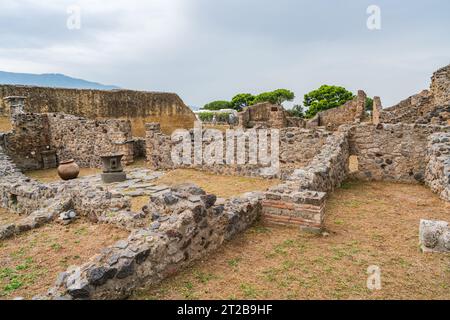 POMPEI, ITALIA - 20 SETTEMBRE 2023: Rovine di Pompei, antica città sepolta dall'eruzione del Vesuvio del 79 d.C. Foto Stock