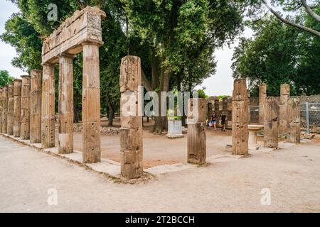 POMPEI, ITALIA - 20 SETTEMBRE 2023: Rovine di Pompei, antica città sepolta dall'eruzione del Vesuvio del 79 d.C. Foto Stock