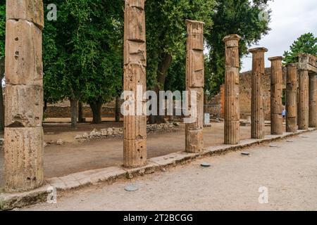 POMPEI, ITALIA - 20 SETTEMBRE 2023: Rovine di Pompei, antica città sepolta dall'eruzione del Vesuvio del 79 d.C. Foto Stock