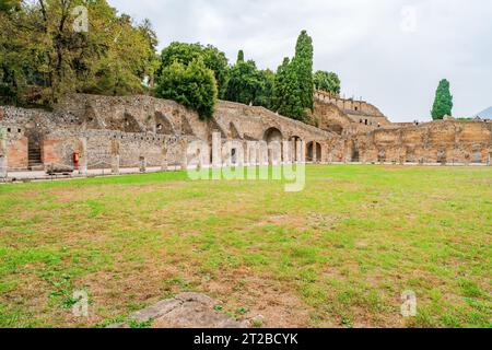 POMPEI, ITALIA - 20 SETTEMBRE 2023: Rovine di Pompei, antica città sepolta dall'eruzione del Vesuvio del 79 d.C. Foto Stock