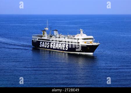 Il traghetto Stavros in mare al largo dell'isola di Tilos. Maggio / giugno 2023 Foto Stock