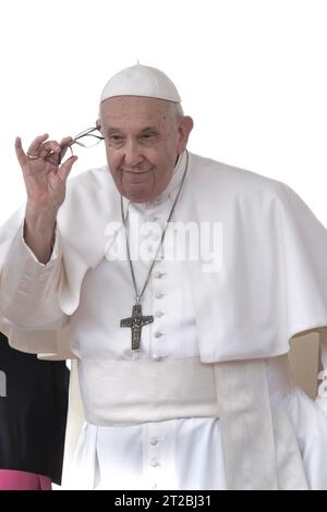 Città del Vaticano, vaticano, 18 ottobre 2023. Papa Francesco durante la sua udienza generale settimanale a San Piazza Pietro in Vaticano. Maria Grazia Picciarella/Alamy Live News Foto Stock