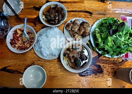 Bun cha al famoso ristorante Bun Cha DAC Kim, Hanoi, Vietnam Foto Stock