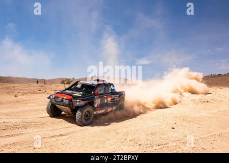 202 YACOPINI Juan Cruz (arg), OLIVERAS CARRERAS Daniel (spa), Toyota Hilux Overdrive, FIA W2RC, azione durante la fase 1 del Rallye du Maroc 2023, il 14 ottobre 2023 tra Agadir e Zagora, Marocco - foto Joao Filipe/DPPI Credit: DPPI Media/Alamy Live News Foto Stock