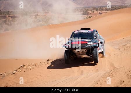 202 YACOPINI Juan Cruz (arg), OLIVERAS CARRERAS Daniel (spa), Toyota Hilux Overdrive, FIA W2RC, azione durante la seconda fase del Rallye du Maroc 2023, il 15 ottobre 2023 intorno a Zagora, Marocco - foto Joao Filipe/DPPI Credit: DPPI Media/Alamy Live News Foto Stock