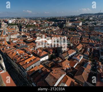 Vista aerea di Porto dalla cima di Torre dos Clérigos, Porto, Portogallo Foto Stock