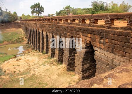 Spean Praptos Bride, alias Kampong Kidei Bridge, un tempo il ponte di pietra più lungo della Cambogia Foto Stock