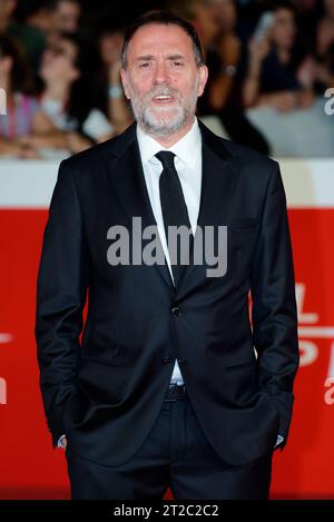 Valerio Mastandrea partecipa alla cerimonia di apertura del 18° Festival del Cinema di Roma presso l'Auditorium Parco della musica il 18 ottobre 2023 a Roma Foto Stock