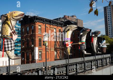 E se abbaiano? È un'installazione d'arte pubblica umoristica sulla Highline, 2023, New York City, USA Foto Stock