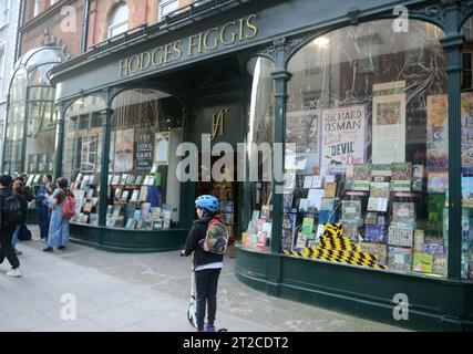 Dublino, Irlanda. 29 settembre 2023. 20230929: Vista dell'entrata della libreria Hodges Figgis e del negozio a Dublino, Irlanda. (Immagine di credito: © Chuck Myers/ZUMA Press Wire) SOLO USO EDITORIALE! Non per USO commerciale! Foto Stock