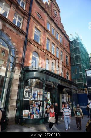 Dublino, Irlanda. 29 settembre 2023. 20230929: Vista dell'entrata della libreria Hodges Figgis e del negozio a Dublino, Irlanda. (Immagine di credito: © Chuck Myers/ZUMA Press Wire) SOLO USO EDITORIALE! Non per USO commerciale! Foto Stock