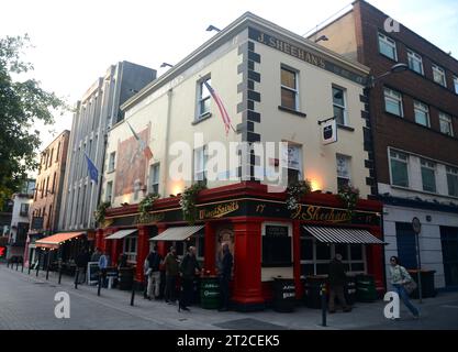 Dublino, Irlanda. 29 settembre 2023. 20230929: Vista esterna del pub J. SheehanÃs a Dublino, Irlanda. (Immagine di credito: © Chuck Myers/ZUMA Press Wire) SOLO USO EDITORIALE! Non per USO commerciale! Foto Stock