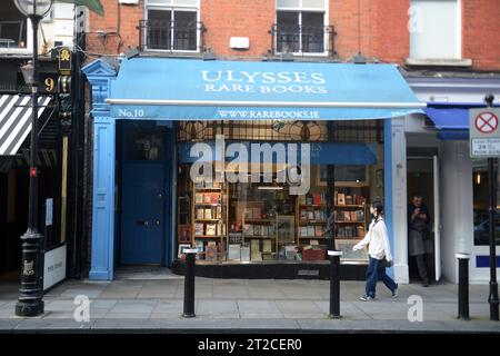 Dublino, Irlanda. 29 settembre 2023. 20230929: Un passaggio pedonale all'entrata del negozio Ulysses rare Books e al negozio di Dublino, Irlanda. (Immagine di credito: © Chuck Myers/ZUMA Press Wire) SOLO USO EDITORIALE! Non per USO commerciale! Foto Stock