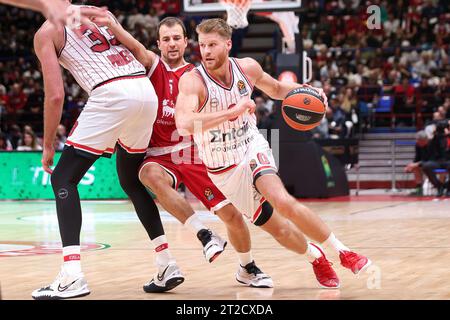 Milano, Italia, Italia. 17 ottobre 2023. Italia, Milano, 17 ott 2023: Thomas WalkUp (Olympiacos) attacca il basket nel terzo trimestre durante la partita di basket EA7 Emporio Armani Milan vs Olympiacos Pireo, EuroLeague 2023-24 round 3 (Credit Image: © Fabrizio Andrea Bertani/Pacific Press via ZUMA Press Wire) SOLO PER USO EDITORIALE! Non per USO commerciale! Foto Stock