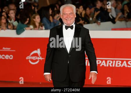 Roma, Italia. 18 ottobre 2023. Giorgio Colangeli partecipa al Red carpet della cerimonia di apertura della Festa del Cinema di Roma 2023 presso l'Auditorium Parco della musica. (Foto di Mario Cartelli/SOPA Images/Sipa USA) credito: SIPA USA/Alamy Live News Foto Stock