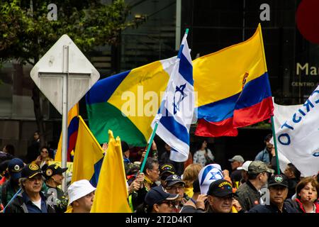 Bogotà, Colombia - 18 ottobre 2023. Israele e Colombia bandierano la protesta pacifica dei membri della riserva attiva dell'esercito e della polizia Foto Stock