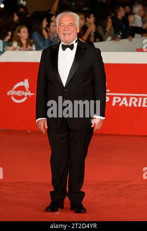 Roma, Italia. 18 ottobre 2023. Giorgio Colangeli partecipa al Red carpet della cerimonia di apertura della Festa del Cinema di Roma 2023 presso l'Auditorium Parco della musica. Credito: SOPA Images Limited/Alamy Live News Foto Stock